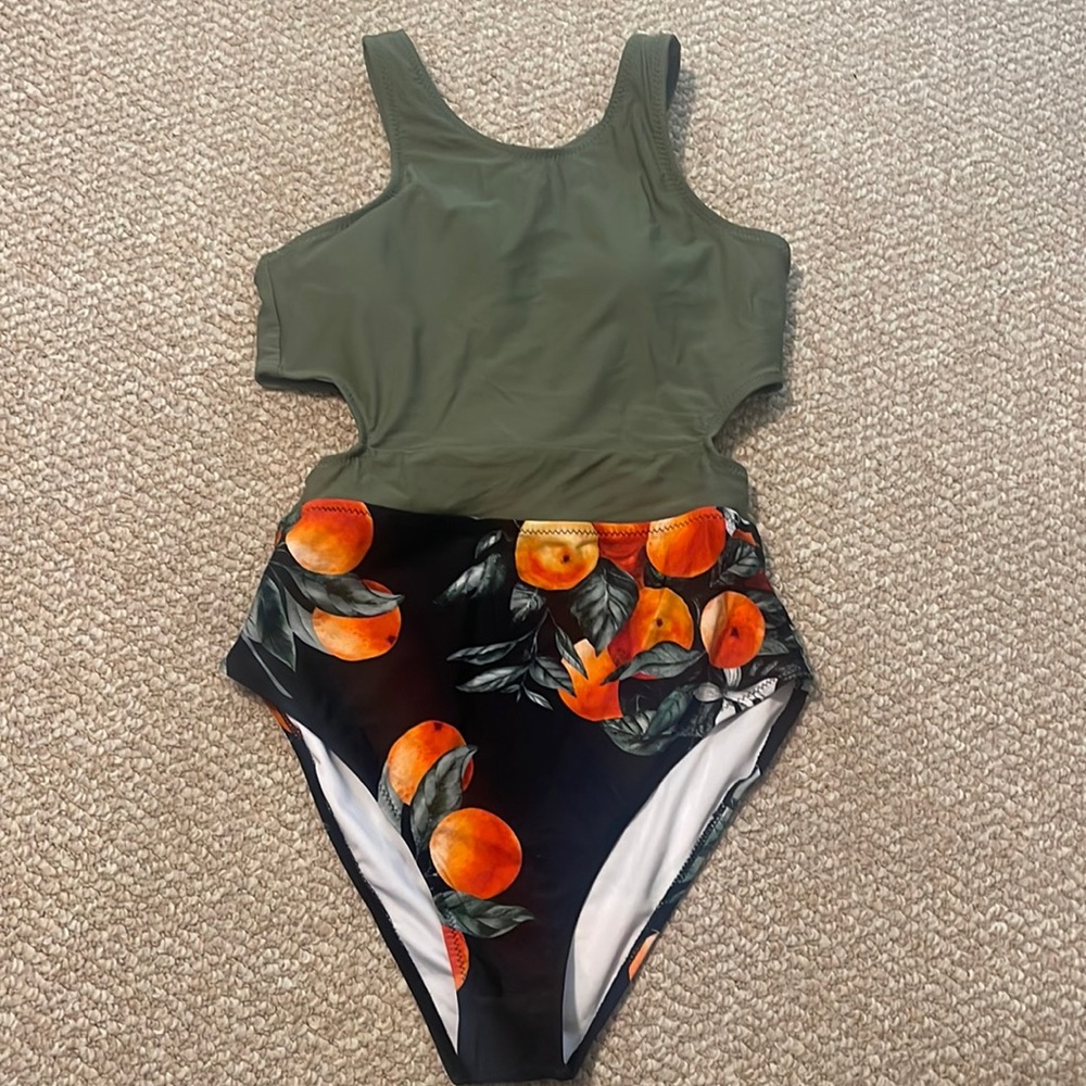 BRAND NEW Cupshe One Piece Swimsuit - Size M